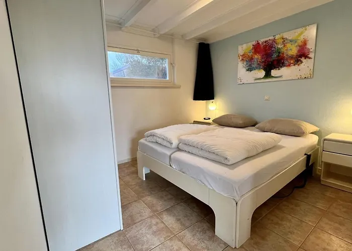 Detached With Garden *